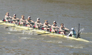 Equipo de remo femenino de la Universidad de Cambridge. Cambridge
